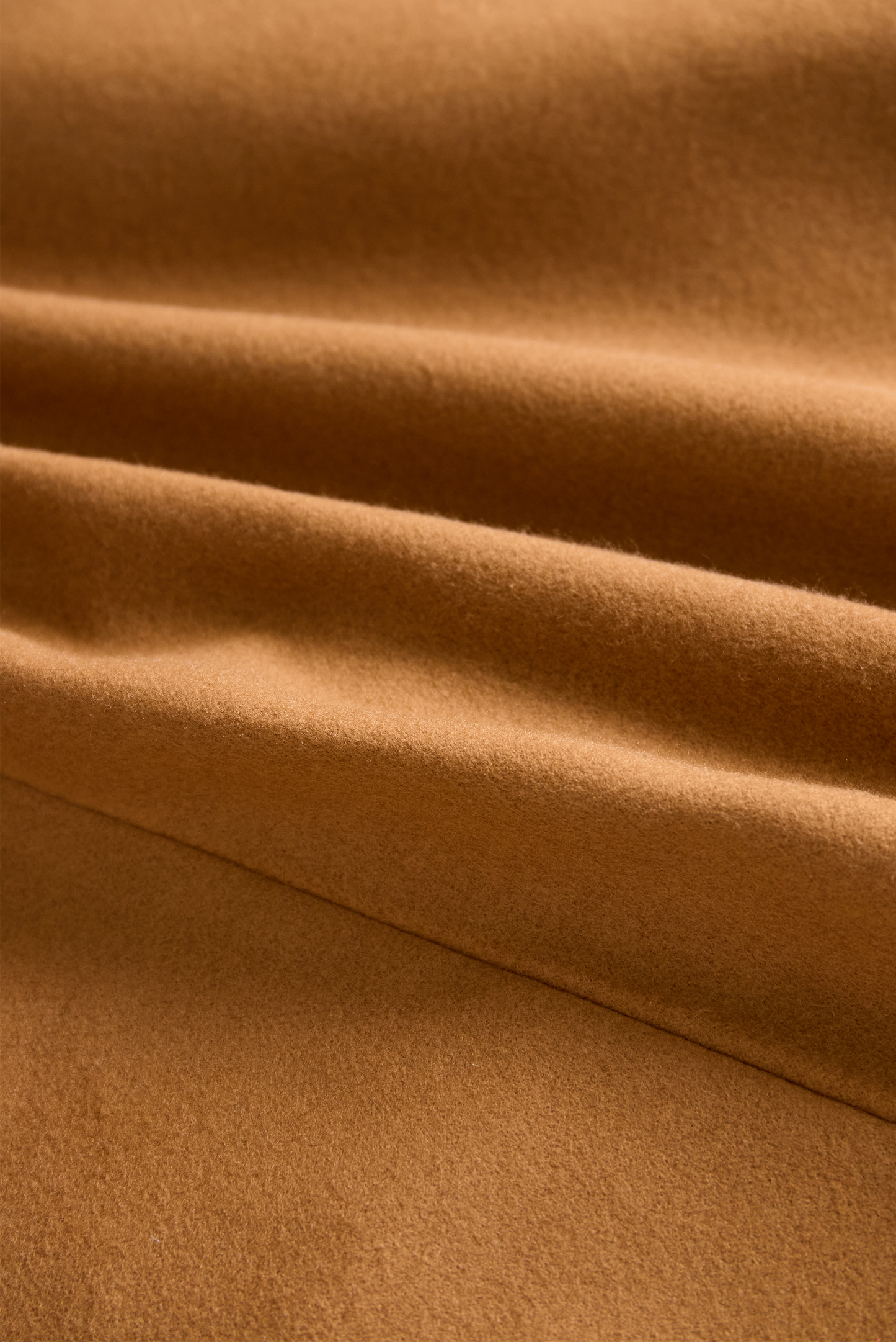 ABRIGO VALENTINA ROCHE DE LANA CON CINTURÓN ELEGANTE