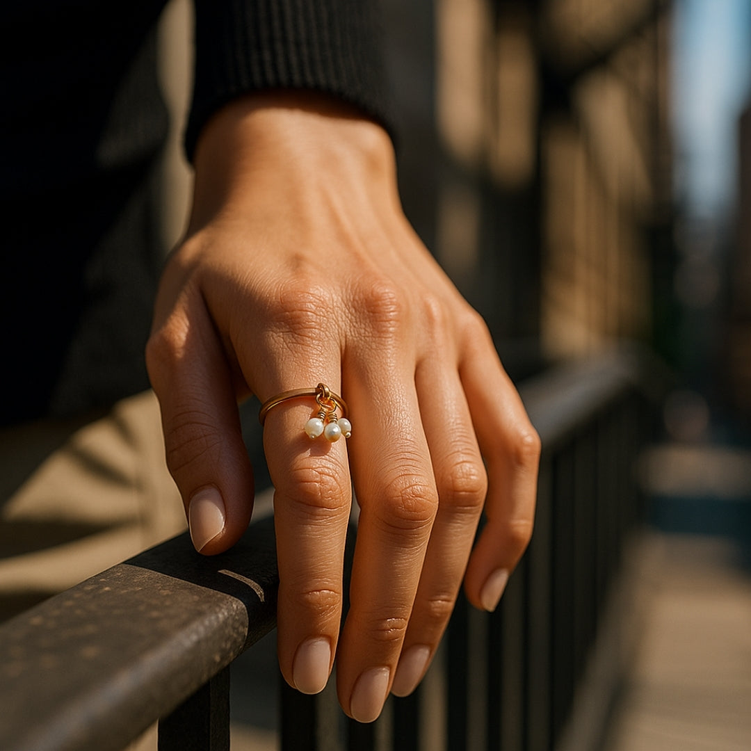 ANILLO VALENTINA ROCHE ARO CON PERLAS COLGANTES