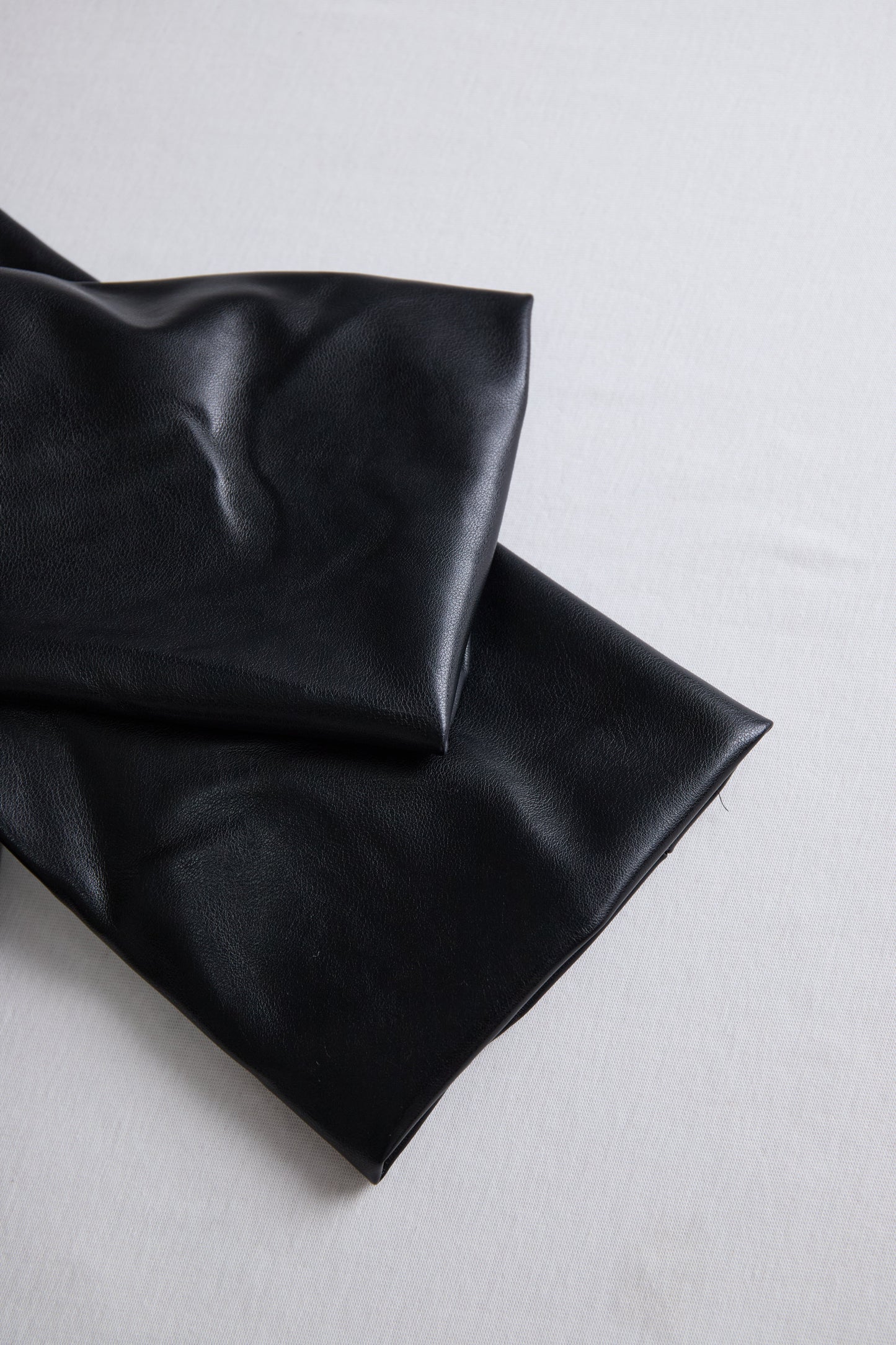 VESTIDO CORTO VALENTINA ROCHE EFECTO CUERO ELEGANTE