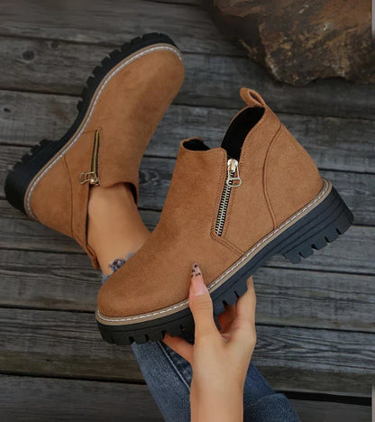 ZAPATILLAS CON CUÑA LIGERA · CONFORT ELEVADO PARA EL DÍA A DÍA