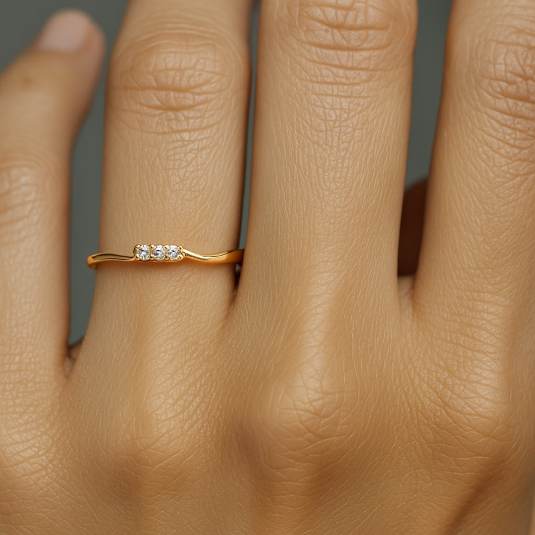 ANILLO VALENTINA ROCHE DORADO FINO CON CIRCONITAS