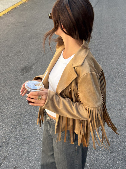 CHAQUETA CORTA DE ANTE ESTILO BOHO CON FLECOS