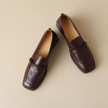 MOCASINES CLÁSICOS DE PIEL CON TACÓN BAJO