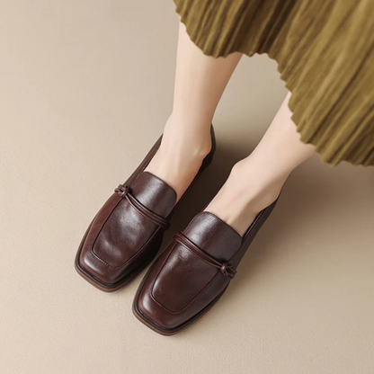 MOCASINES CLÁSICOS DE PIEL CON TACÓN BAJO