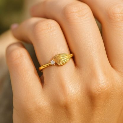 ANILLO VALENTINA ROCHE ALA DORADA CON CIRCONITA