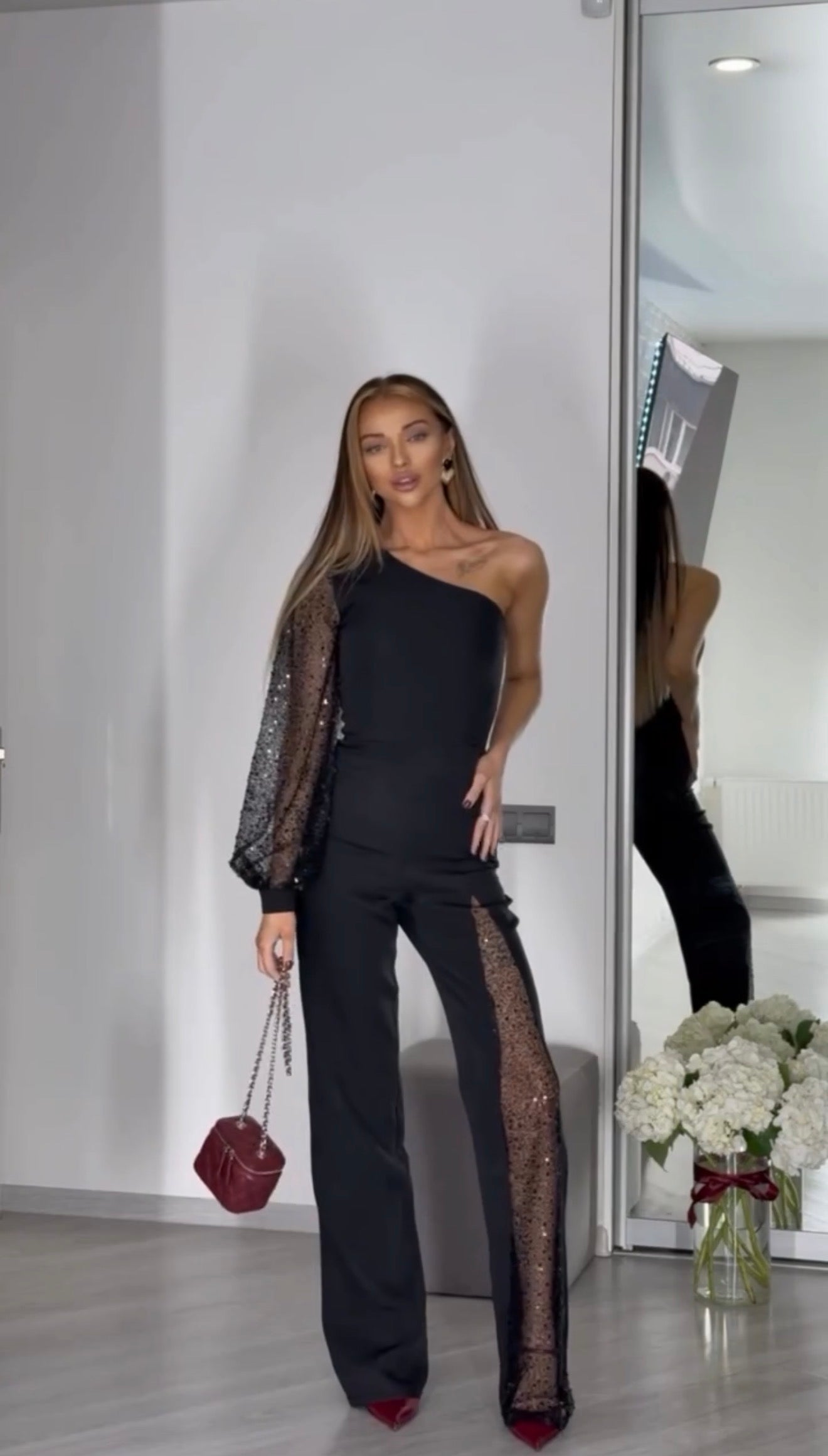 MONO NEGRO ASIMÉTRICO DE FIESTA CON ENCAJE