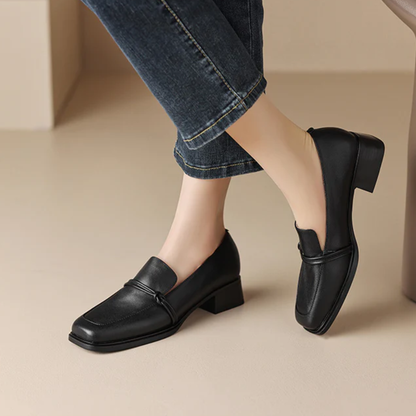 MOCASINES CLÁSICOS DE PIEL CON TACÓN BAJO
