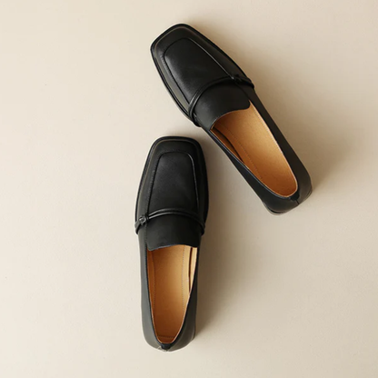 MOCASINES CLÁSICOS DE PIEL CON TACÓN BAJO