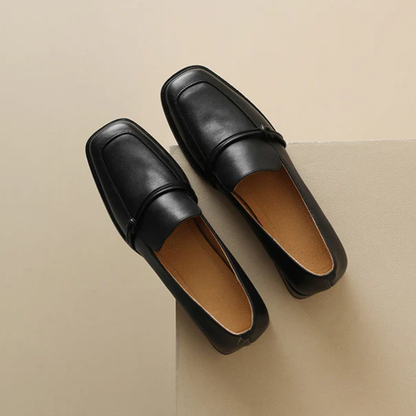 MOCASINES CLÁSICOS DE PIEL CON TACÓN BAJO
