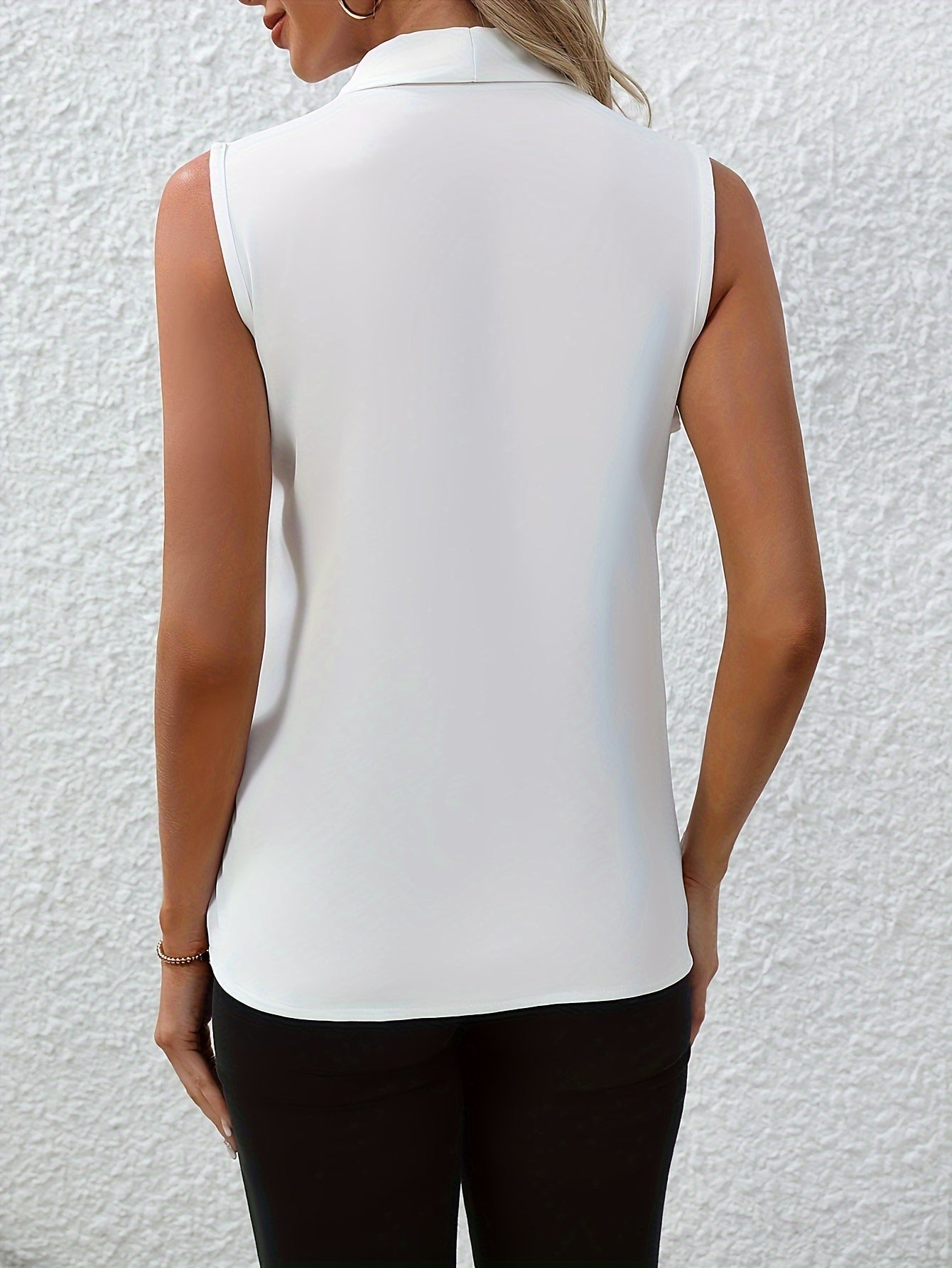 TOP V SLEEVELESS