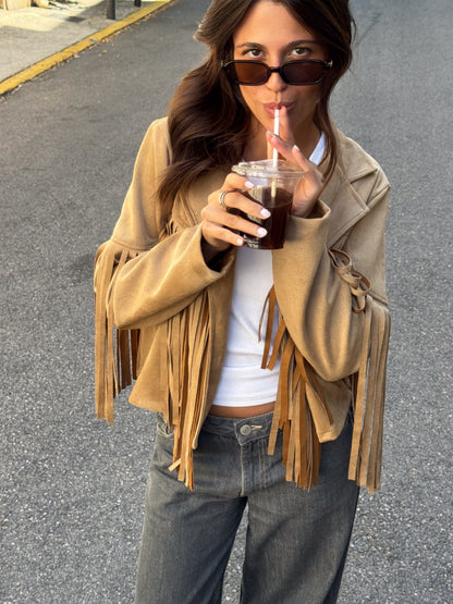 CHAQUETA CORTA DE ANTE ESTILO BOHO CON FLECOS