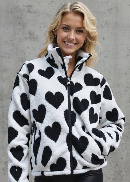 CHAQUETA POLAR DE BORREGUITO CON ESTAMPADO DE CORAZONES Y CREMALLERA