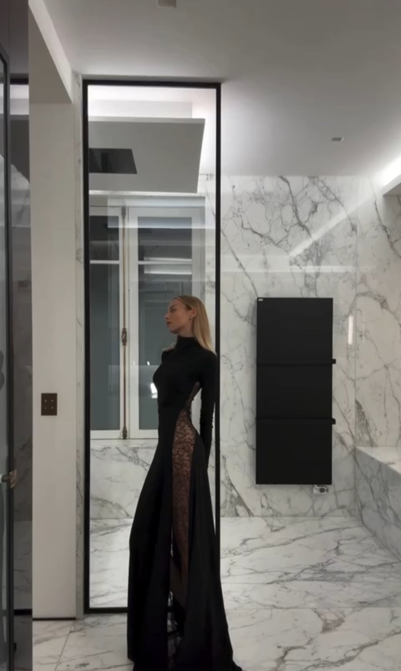 VESTIDO LARGO NEGRO ELEGANTE CON ABERTURA LATERAL