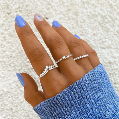 ANILLO VALENTINA ROCHE ABIERTO EN V CON CIRCONITAS