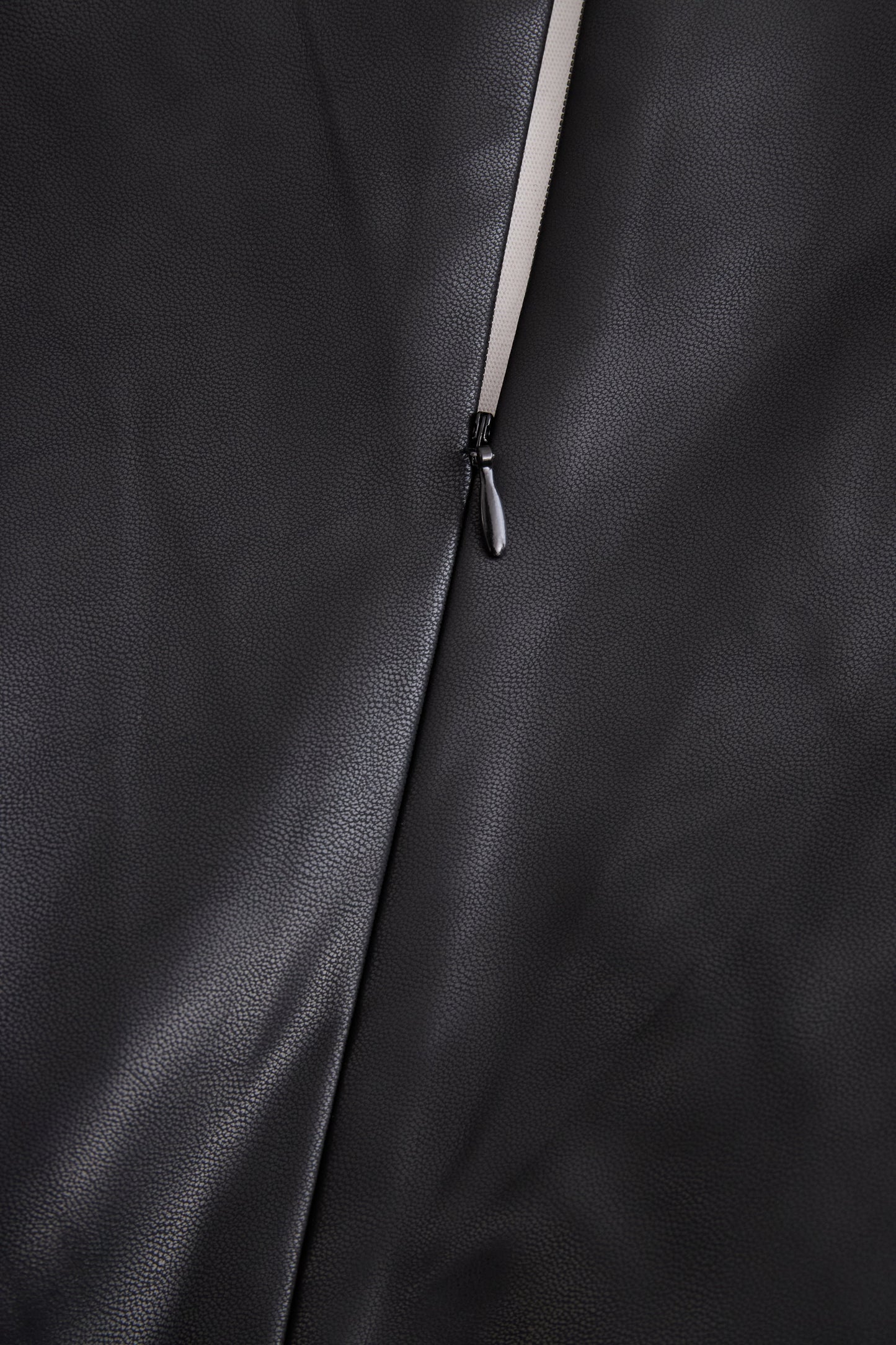 VESTIDO MIDI VALENTINA ROCHE EFECTO CUERO ELEGANTE