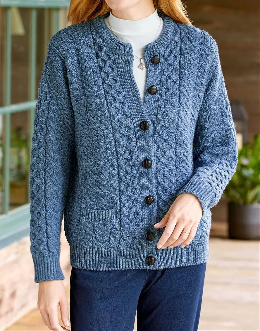 CÁRDIGAN DE PUNTO CLÁSICO CON BOTONES