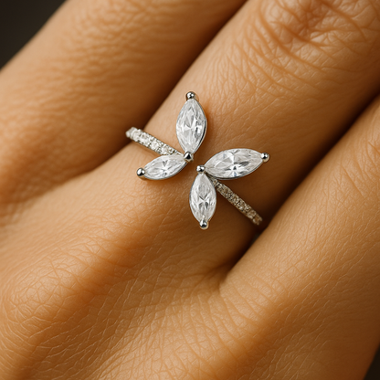 ANILLO VALENTINA ROCHE PLATEADO FLOR ABIERTA CON CIRCONITAS