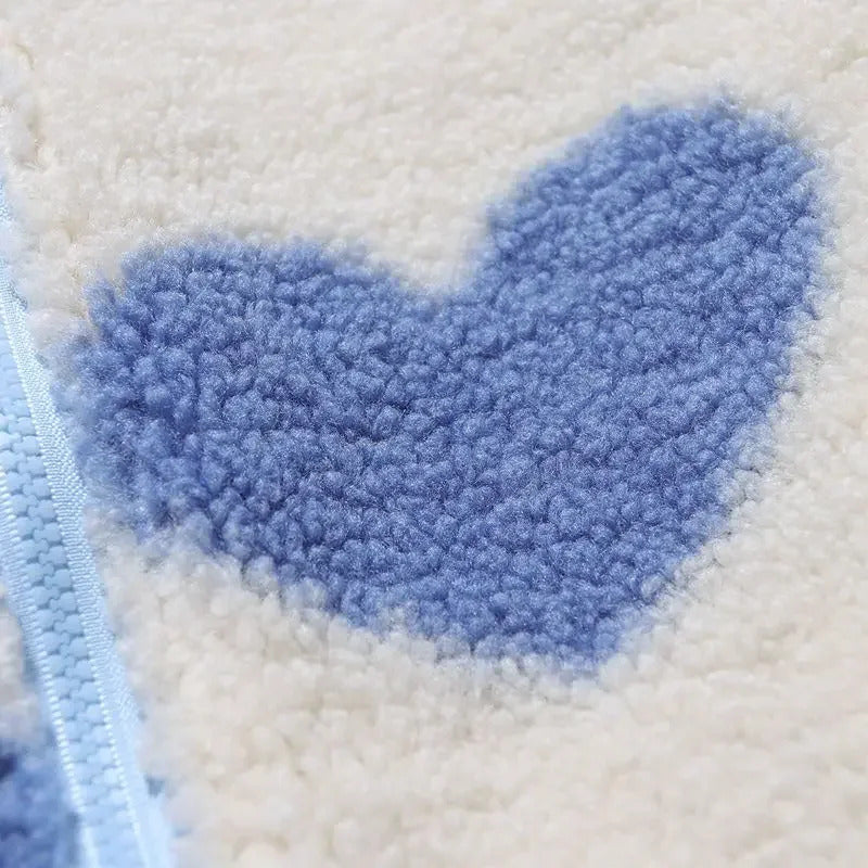 CHAQUETA POLAR DE BORREGUITO CON ESTAMPADO DE CORAZONES Y CREMALLERA