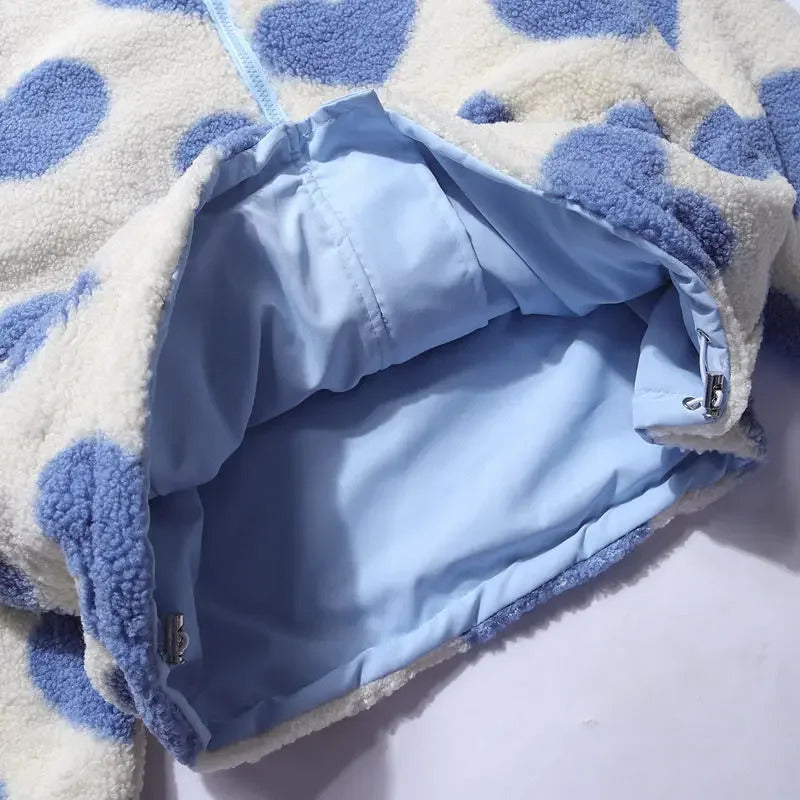 CHAQUETA POLAR DE BORREGUITO CON ESTAMPADO DE CORAZONES Y CREMALLERA