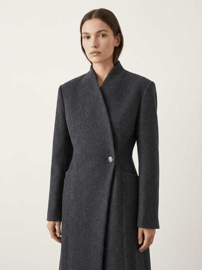 ABRIGO ESTRUCTURADO ELEGANCIA ARQUITECTÓNICA