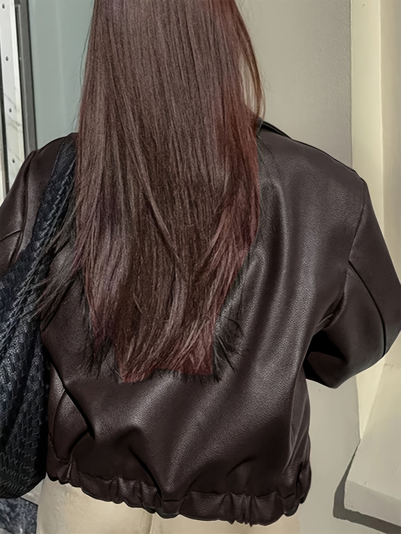 CHAQUETA VALENTINA ROCHE DE CUERO VEGANO ELEGANTE