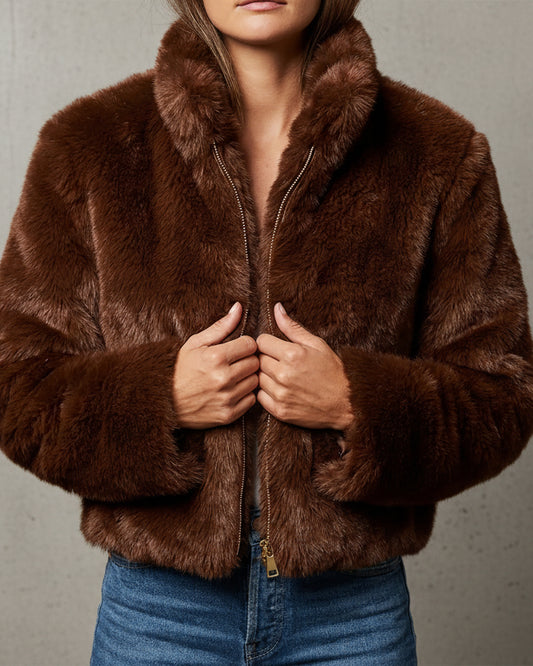 ABRIGO LUCY DE PELO SUAVE - CORTE CORTO Y CONFORT TÉRMICO