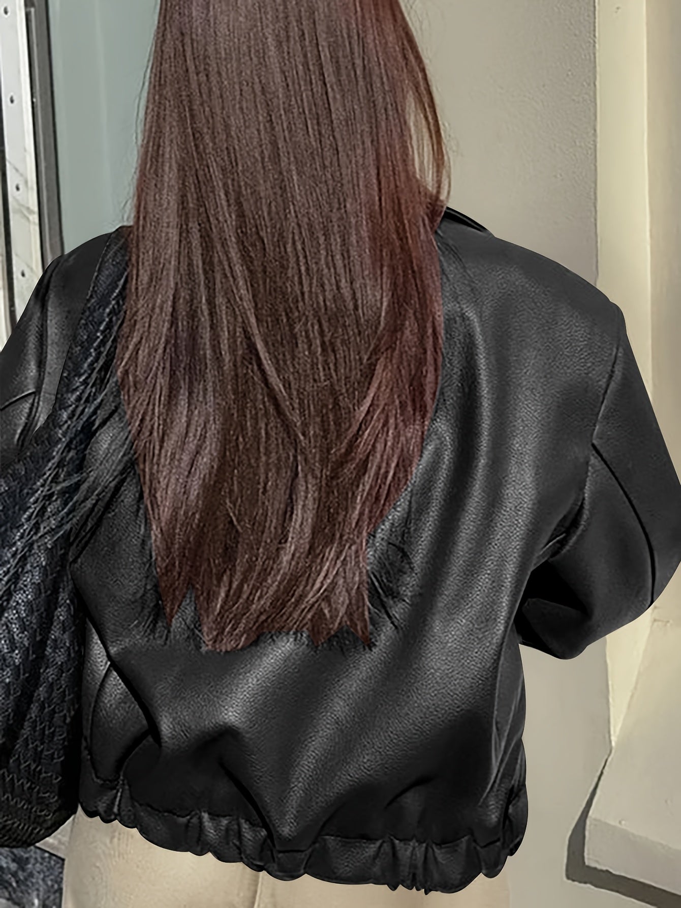 CHAQUETA VALENTINA ROCHE DE CUERO VEGANO ELEGANTE