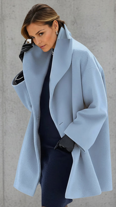 ABRIGO CORTO OVERSIZE DE PAÑO CON SOLAPA AMPLIA