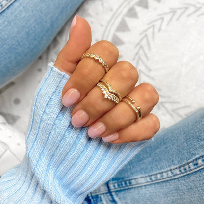 ANILLO VALENTINA ROCHE ABIERTO EN V CON CIRCONITAS